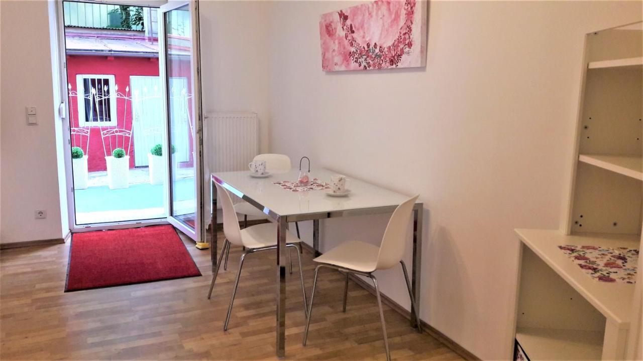 Private Apartments With Direct Subway Entrance Fürth Buitenkant foto